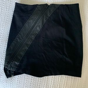 Guess mini skirt
